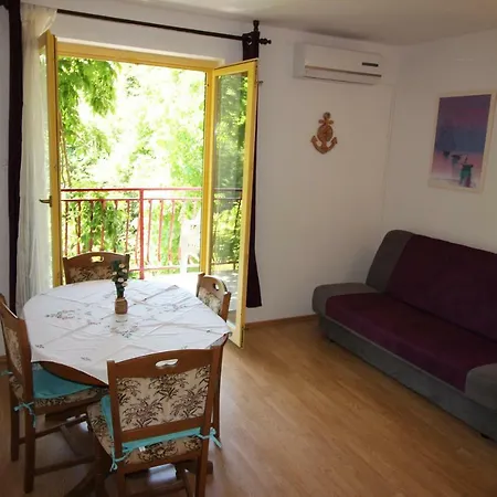 Arnie Apartment