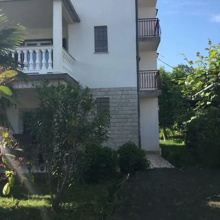 Arnie Apartment *