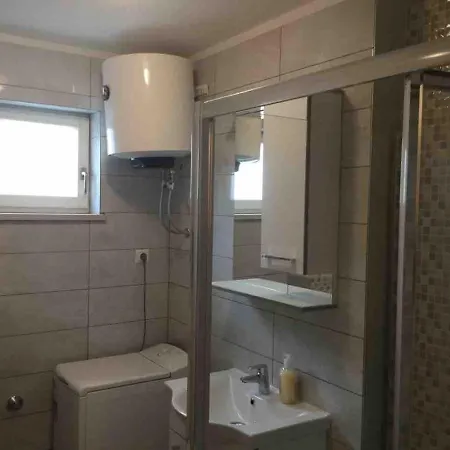 Arnie Apartment *
